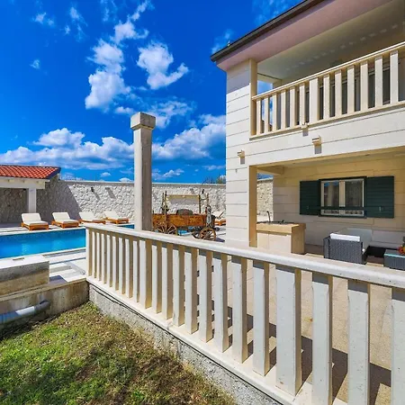 Villa Anber *