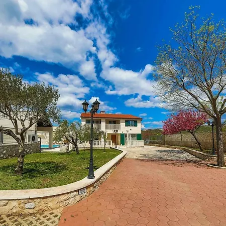 Anber Villa Korusce