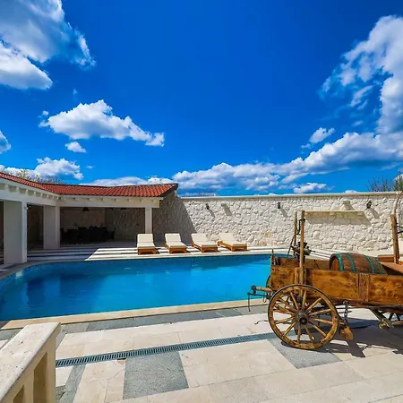 Anber Villa Korusce