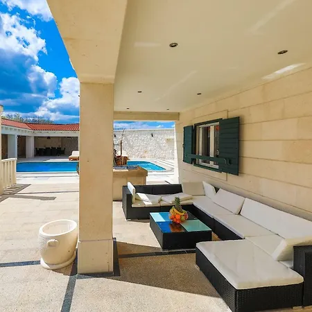 Villa Anber *