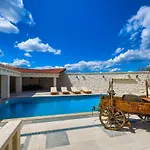 Anber Villa Korusce
