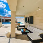 Villa Anber *
