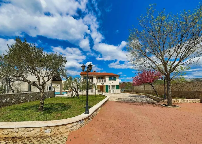 Anber Villa Korusce
