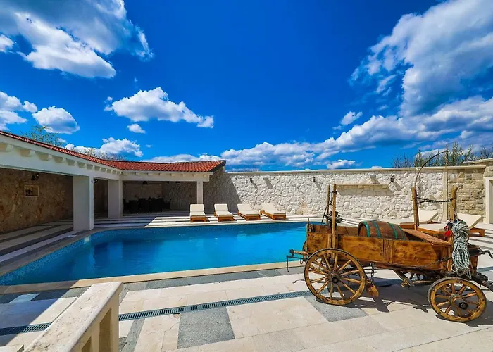Anber Villa Korusce